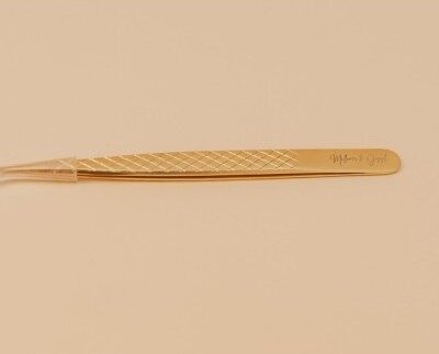 90 degrees Gold with Diamond Cut Grip Lash Tweezer